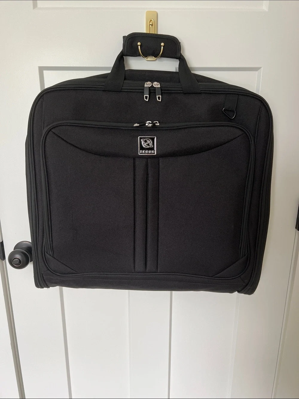 Zegur Premium Suit Carry On Travel Garment Bag Black Like New